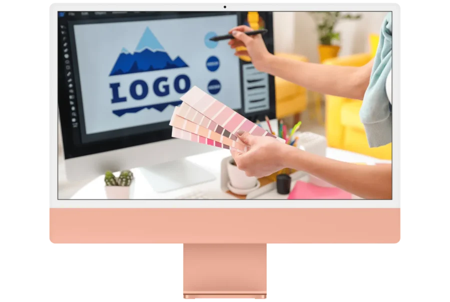 Graphic Designer die een logo aan het maken is